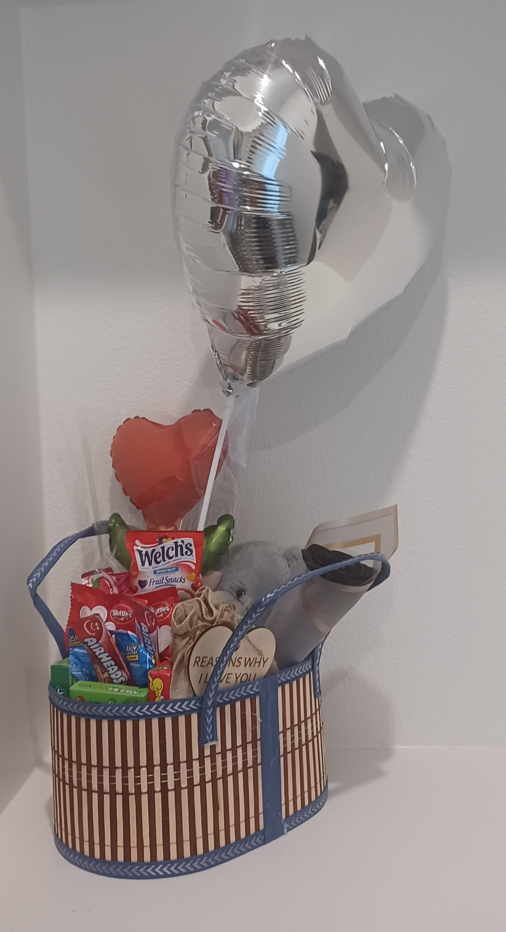 Pequeña cesta de regalo