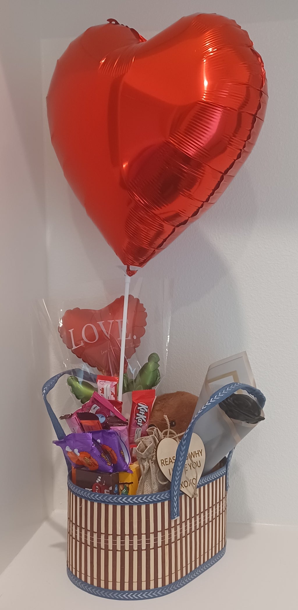 Pequeña cesta de regalo